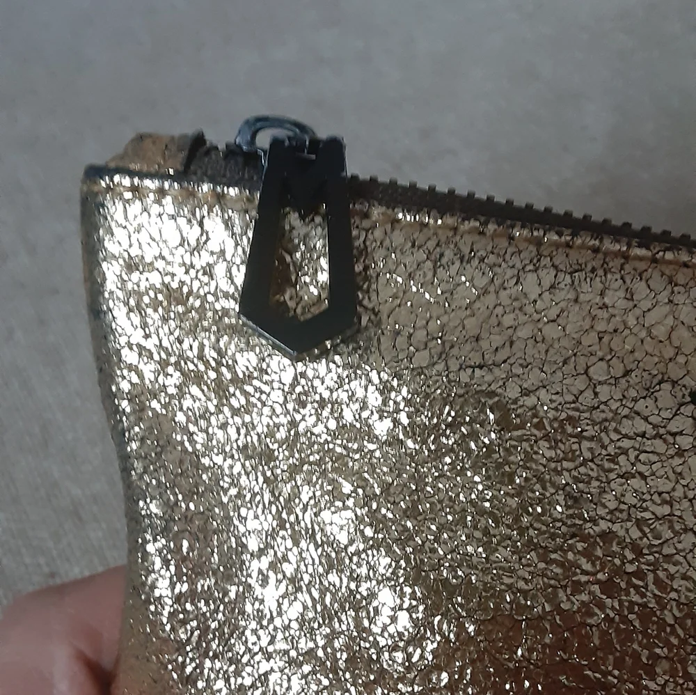 Marc Jacobs Distressed leather Pouch